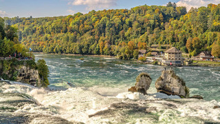 Rheinfall im Herbst | © Schaffhauserland Tourismus