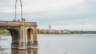 Schlosssteg mit Blick auf Friedrichshafen | © Tourist-Info Friedrichshafen Foto Marius Hartinger
