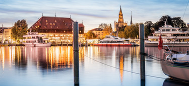 Konstanz: Stadtsilhouette mit Konzil und Katamaranlle | © Dagmar Schwelle