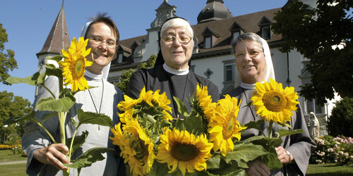 Schwestern von Kloster Hegne mit Sonnenblumen | © Kloster Hegne