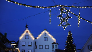 Weihnachtsbeleuchtung am Torschloss | © © Felix Kästle