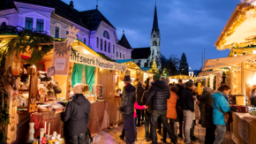 Weihnachtsmarkt Vaduz mit Blick aufs Schloss